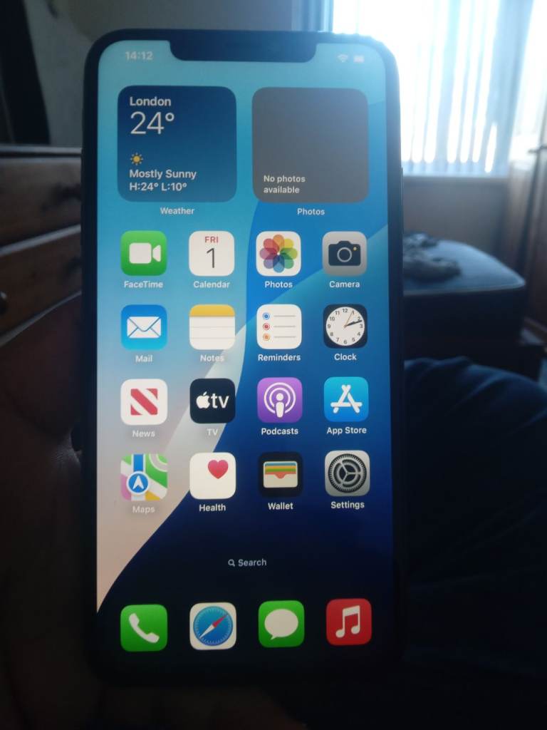 Iphone xs max 64gb unlocked 🔓 face id work 86 health