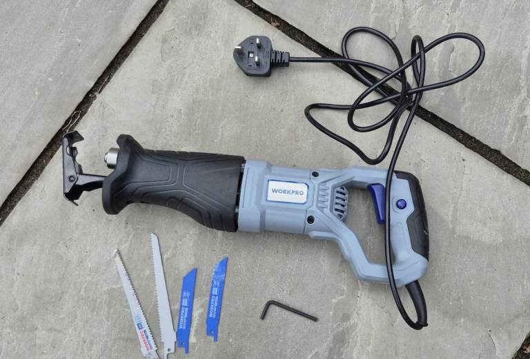 Reciprocating saw