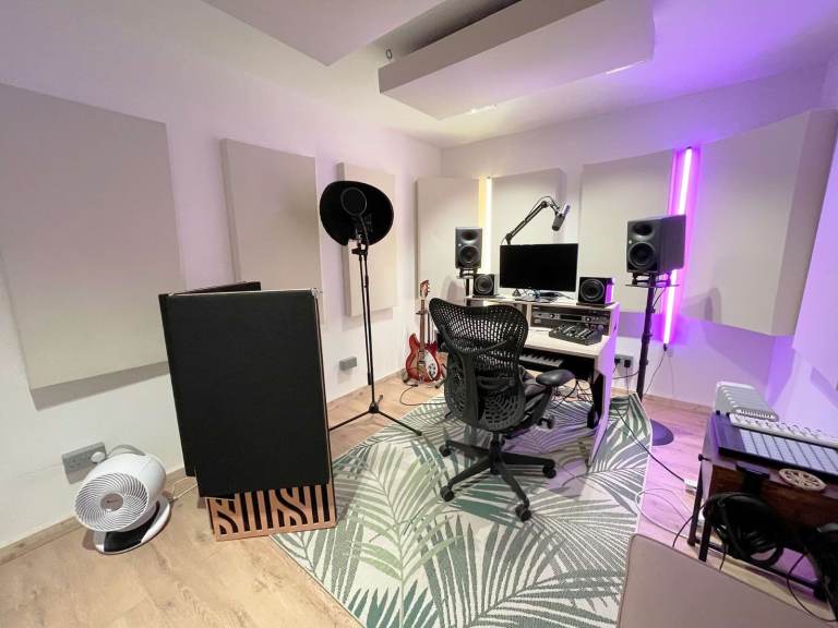 SoundProofed Room | Music Studio | Podcast to Rent In Hackney East London E9