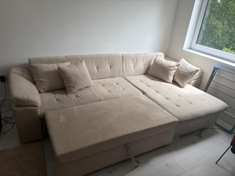 Beautiful Beige sofa / Sofa bed 