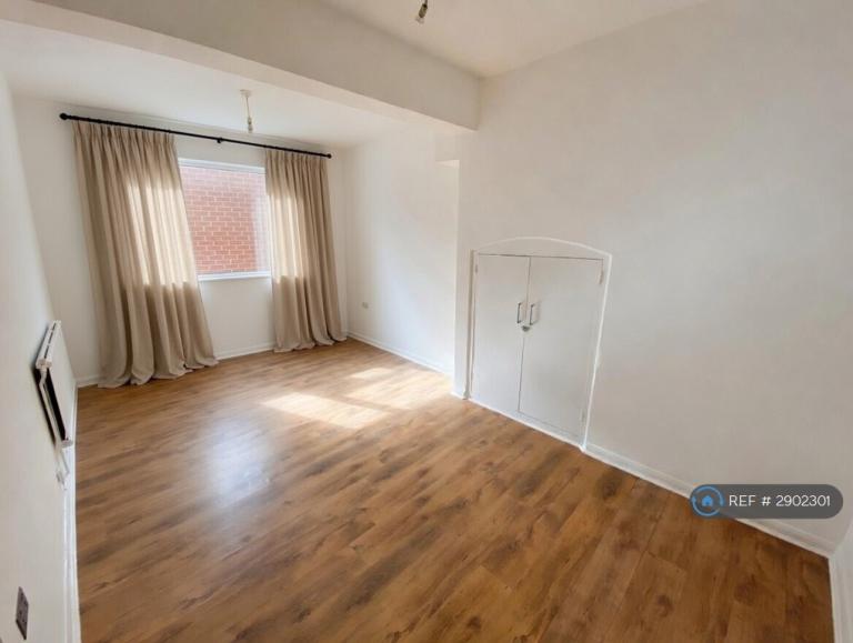 2 bedroom flat in Kings Road, Bournemouth, BH3 (2 bed) (#2902301)