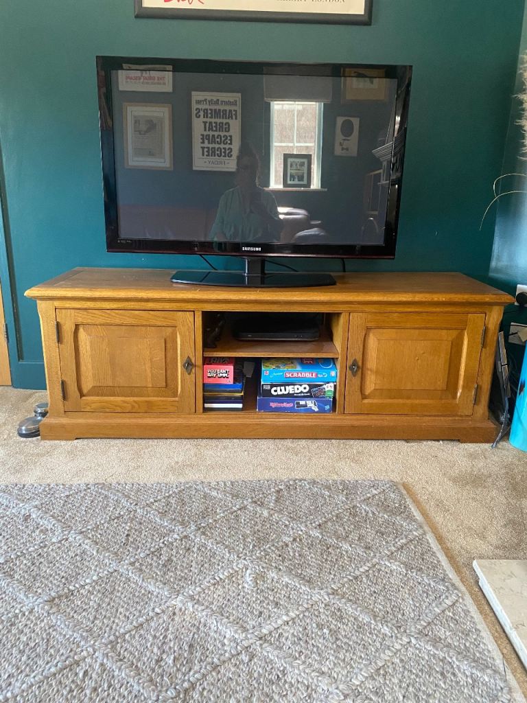 Solid oak TV Unit / Media Console - Good Condition