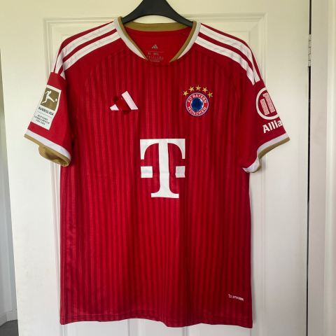 Bayern Munich 26/27 Home Shirt Kane 9 Bundesliga patch Short