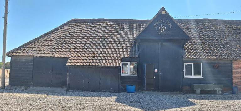 960 SQ FT COMMERCIAL UNIT TO LET 