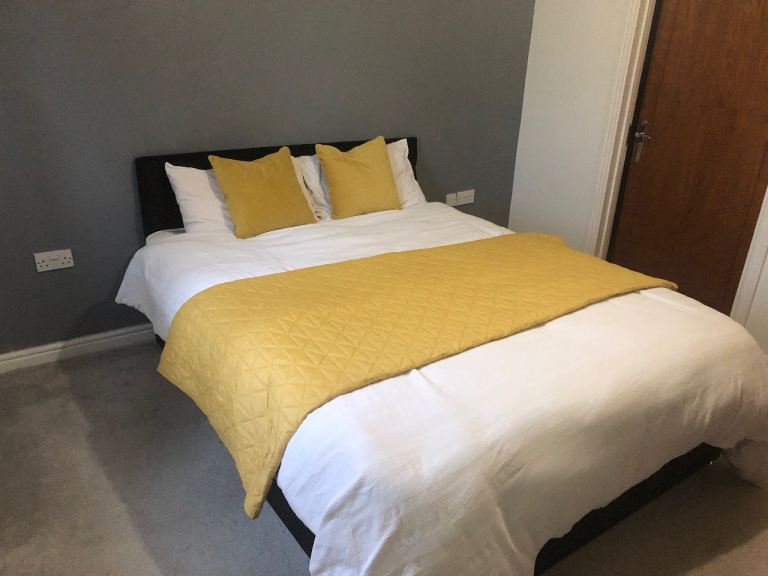 En-suite Double Bedroom to rent in Broadlands, Bridgend