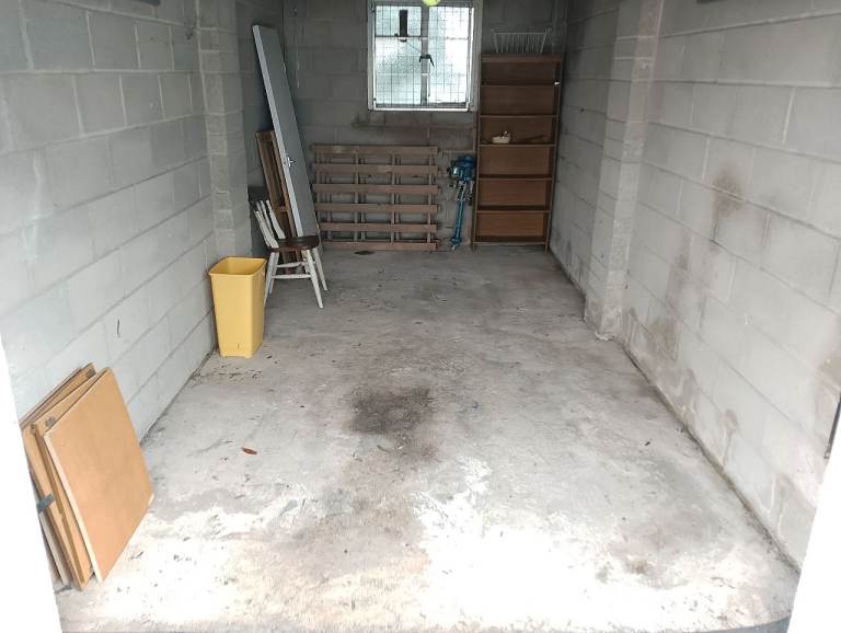 Lock-Up Garage in Torquay for rent or sale