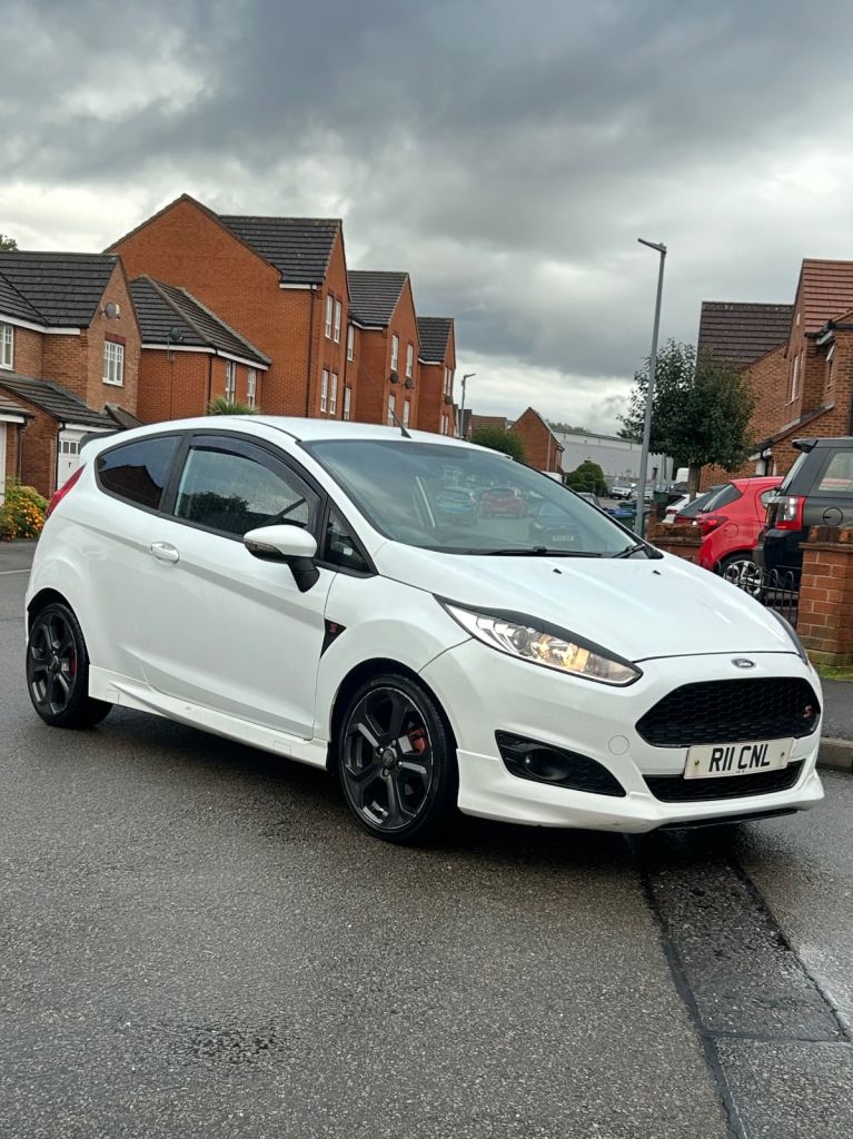 Ford, FIESTA, Hatchback, 2014, Manual, 1560 (cc), 3 doors