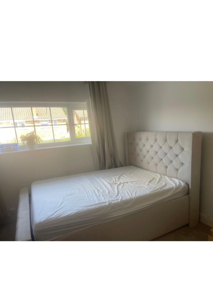 Large furnished double room in west Bletchley 