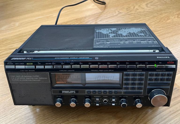 Phillips D2999 World receiver 