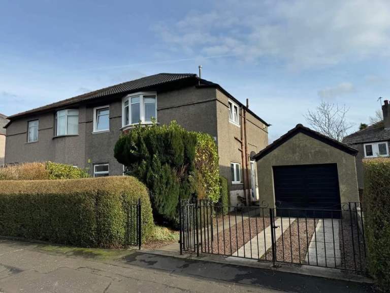 3 Bedroom Cottage flat for rent