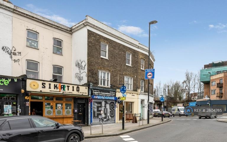 3 bedroom flat in Brockley Cross, London, SE4 (3 bed) (#2804785)