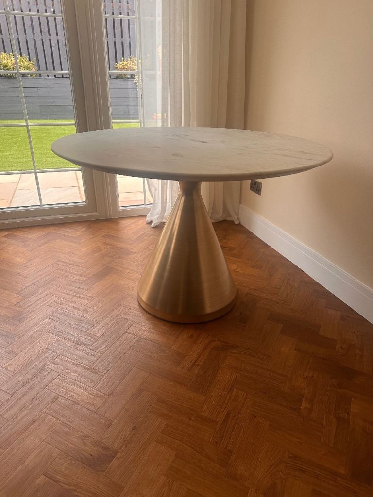 West Elm Silhouette Pedestal Marble Round Dining Table (122cm) Seat 4-6. RRP £1649