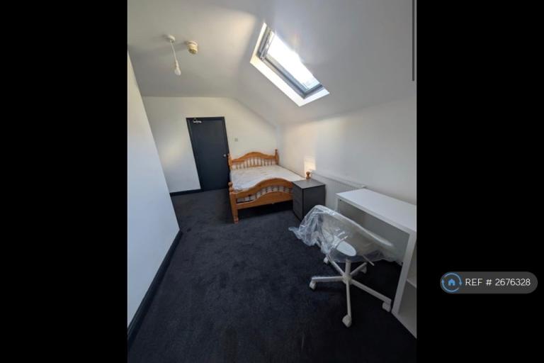 1 bedroom flat in Burley Street, Leeds, LS3 (1 bed) (#2676328)