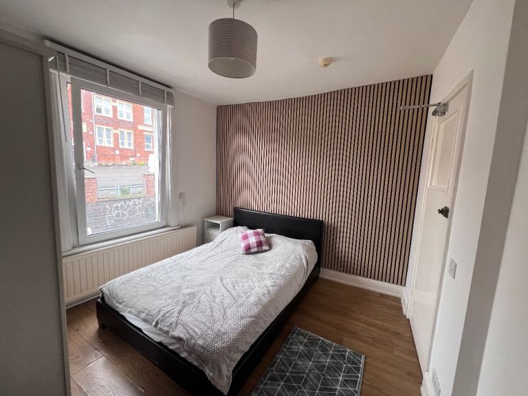 Large Single Room with En-Suite – All Bills & WiFi Included