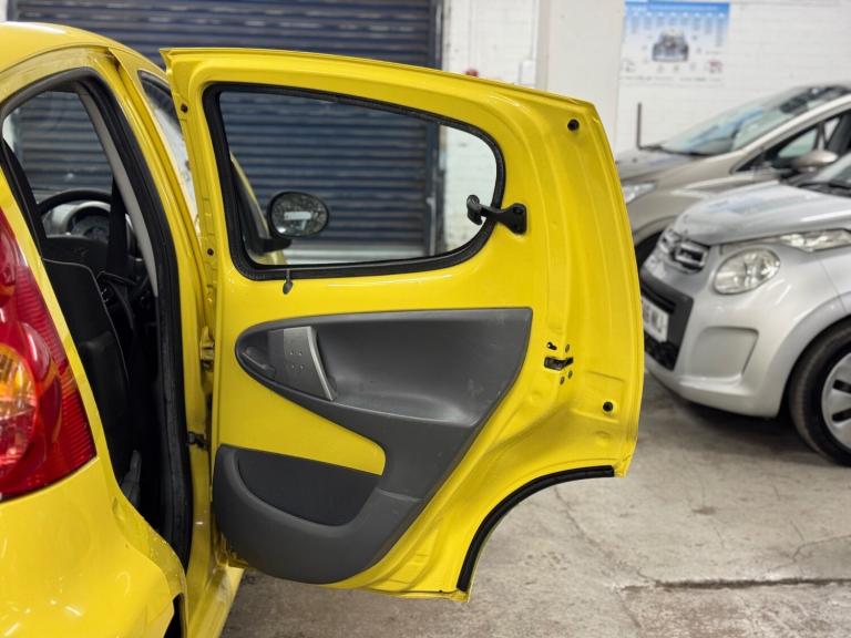 2010 Peugeot 107 1.0 Urban 5dr 2-Tronic HATCHBACK Petrol Automatic