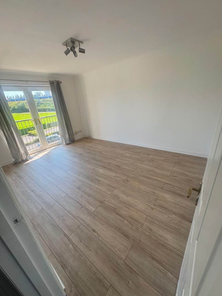 Beautiful 2 Bedroom Flat available now.