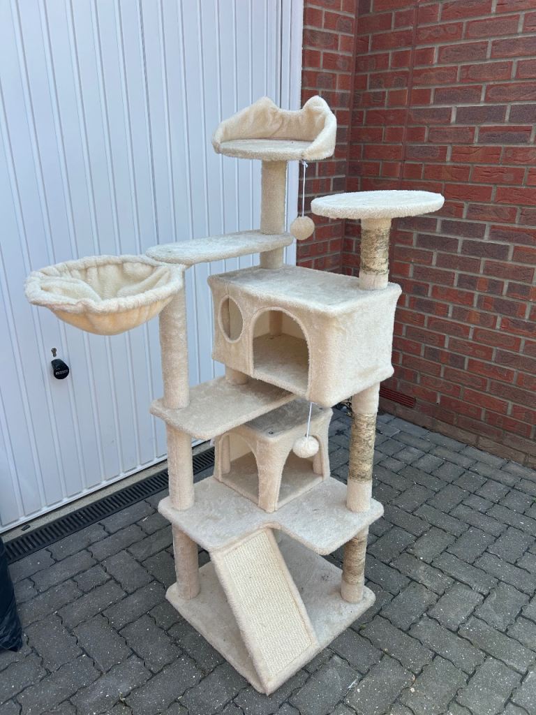 Large Multi-Level Cat Tree with Scratching Posts and Beds