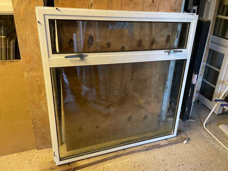 H 111 x W 112 cm - ALUMINIUM DOUBLE GLAZED WINDOW - CLEAR GLASS (REF: MJ260)