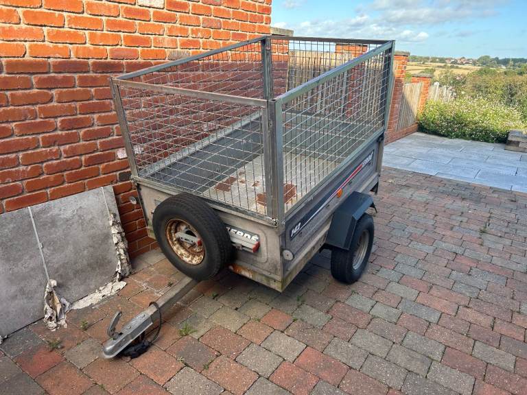 Erde 142 small trailer with extending side panels, electric hook-up and spare wheel