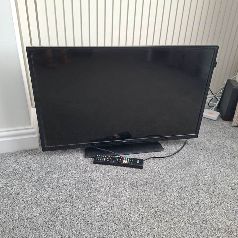 Black Flat Screen TV with Remote – Good Condition