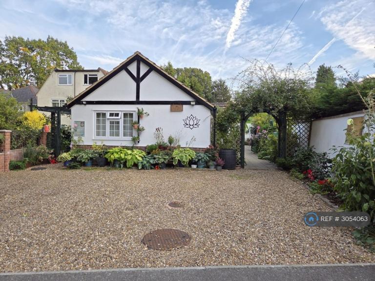 2 bedroom house in The Avenue, Camberley, GU15 (2 bed) (#3054063)