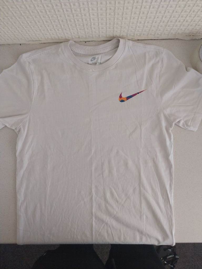 Nike Mens Cream T-Shirt Multi Coloured Logo Size Small S Casual Tee