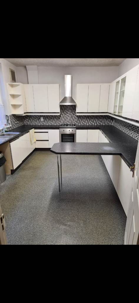 🏡Spacious 5 Bedroom Semi-detached family home