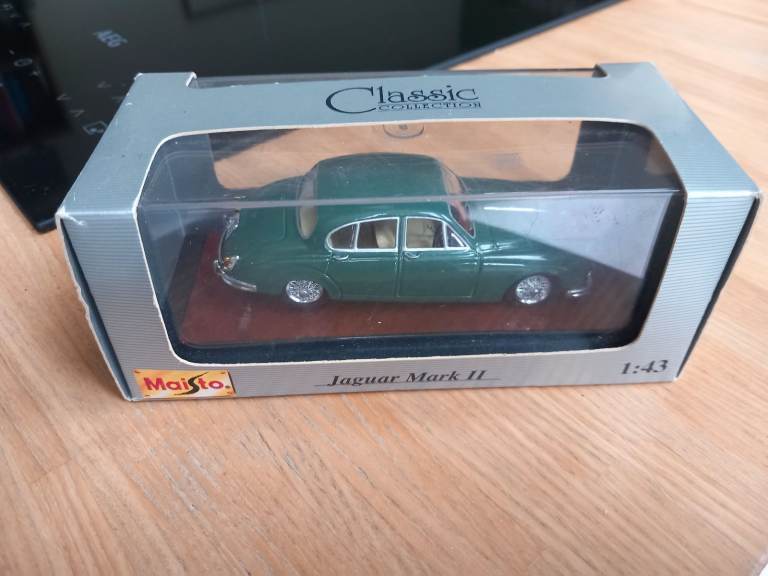 Die-cast collectable jaguar 