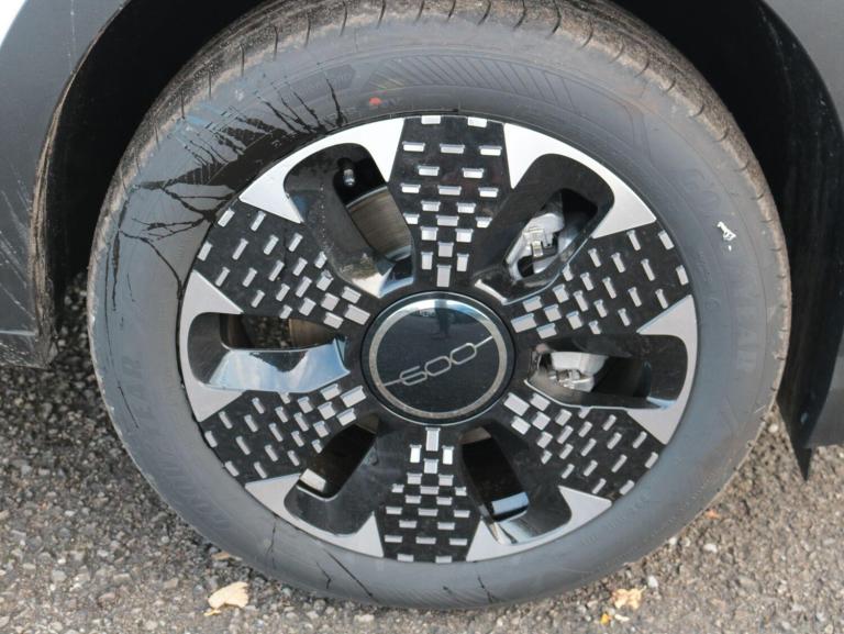 2025 Fiat 600 1.2 Hybrid 48V 136 La Prima 5dr eDCT-6 HATCHBACK PETROL Automatic