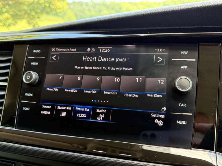 VW Transporter T32 Kombi 204 DSG Highline, Huge Spec, Genuine Leighton Van Model