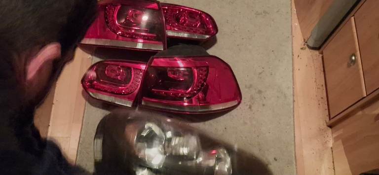 Voltswagan golf gtd rear lights and single right headlight