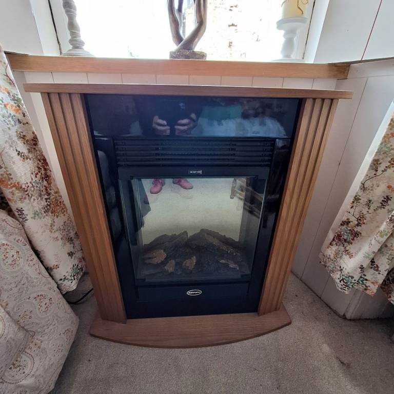 Dimplex electric fire and surround