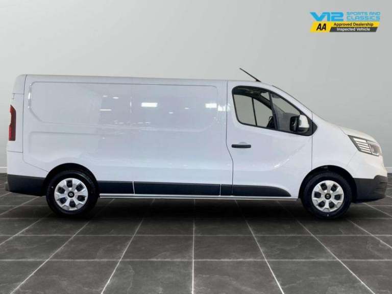2025 Renault Trafic E-Tech LL30 52kWh Advance Auto L2 H1 5dr Automatic Panel Van Electric Automatic