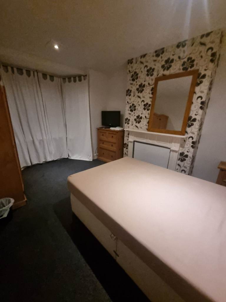 Double room to rent female preferred 