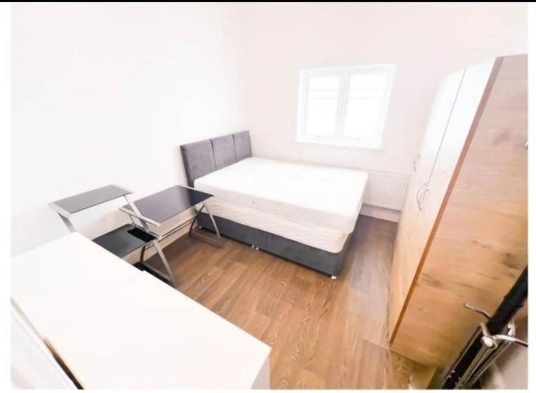 Spacious & Cosy Double Room For Rent AT IG3 9RY