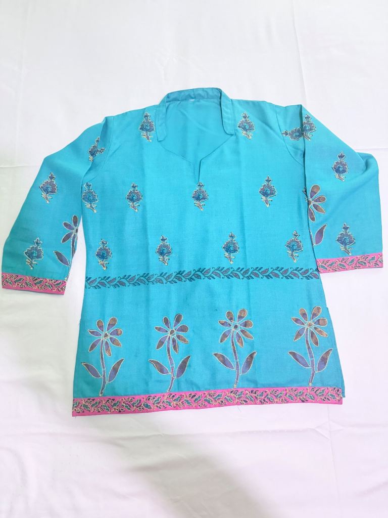 Turquoise Blue Top Kurta with Embroidered Floral Design – Good Condition