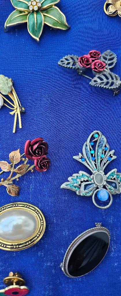 Job Lot of Vintage Style Brooches – Mixed Designs
