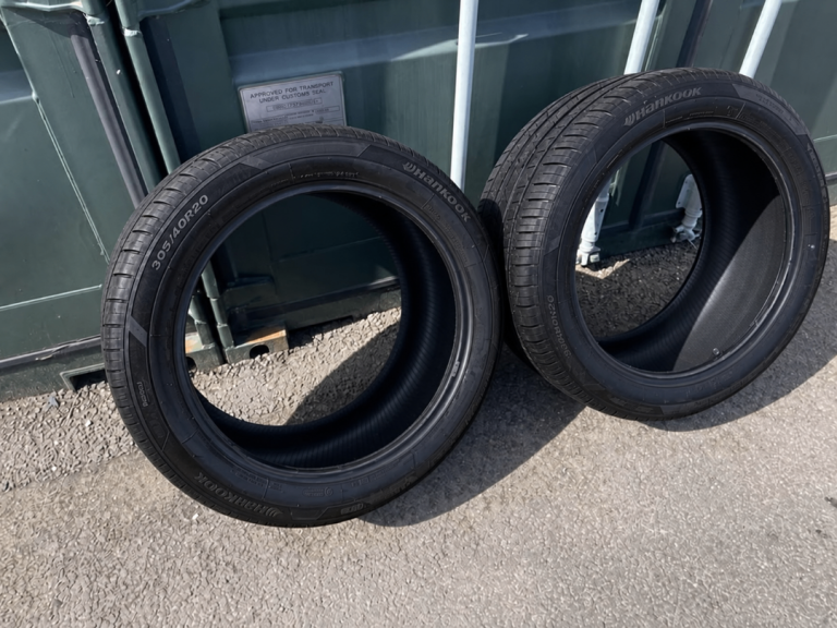 Run Flat Tyres 2x Hankook Ventus S1 Evo3 305/40R/20 ( matching pair )
