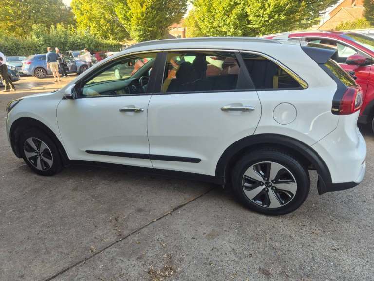 Kia Niro 1.6 GDi Hybrid 2 5dr DCT Petrol/Electric Hybrid