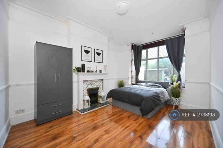 1 bedroom in Morden Road, London, SW19 (#2738193)