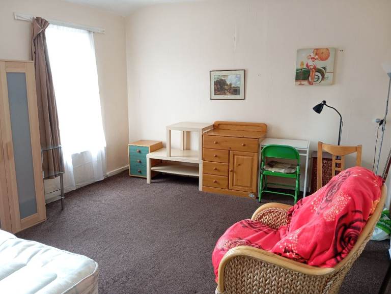 Room to let for one person in Wakefield, WF1 4DP, Peterson Road