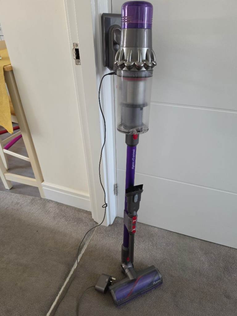 Dyson v11 cordless vacuum cleaner 