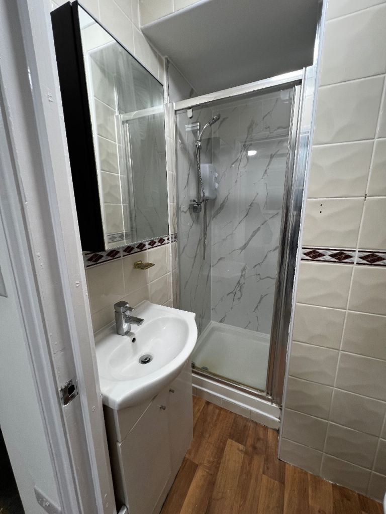 STUDIO ALL BILLS AND COUNCIL TAX INCLUDED AT WALTHAMSTOW CENTRAL AREA E17 8QR. 