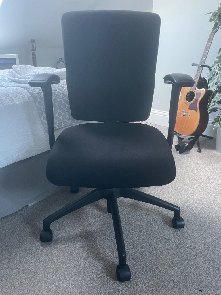 Solid swivel desk chair with adjustable arms