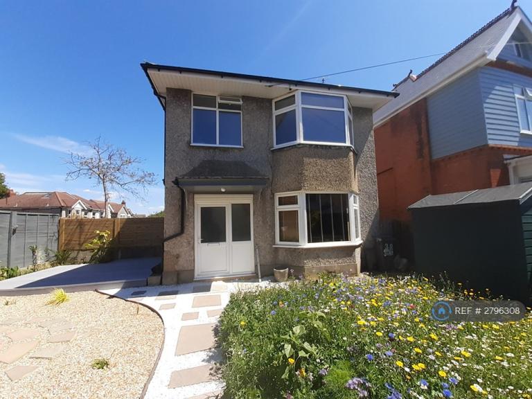 2 bedroom flat in Southbourne Road, Bournemouth, BH6 (2 bed) (#2796308)