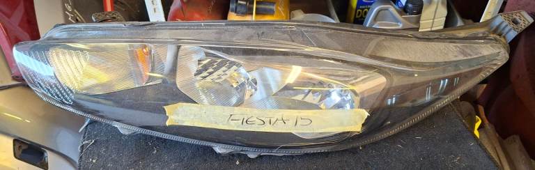 15 FIESTA PASSENGER HEADLAMP.