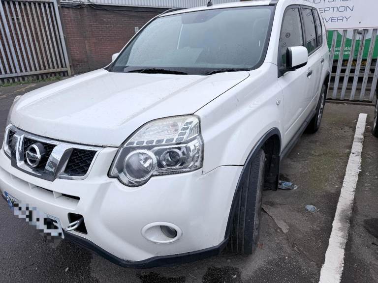 Breaking spare parts nissan x trail