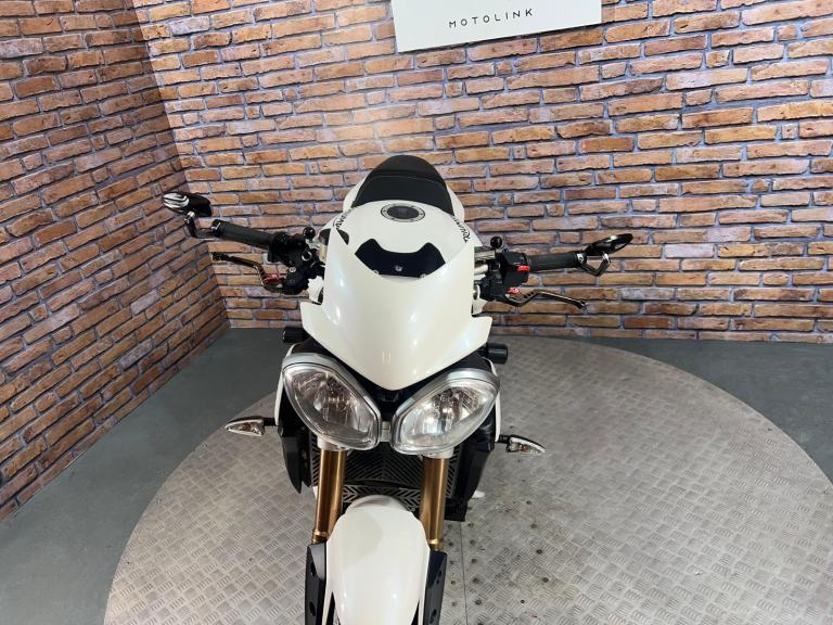 Triumph Speed Triple 1050 - EXCELLENT CONDITION - NATIONWIDE DELIVERY 