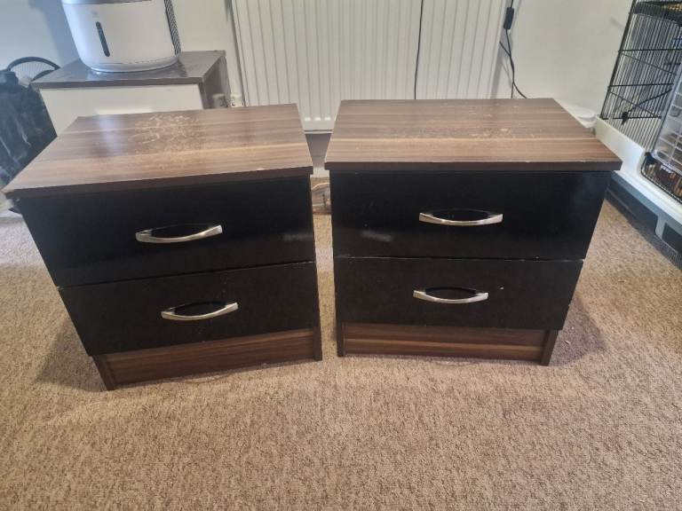 Wood bedside drawers with  gloss black drawers