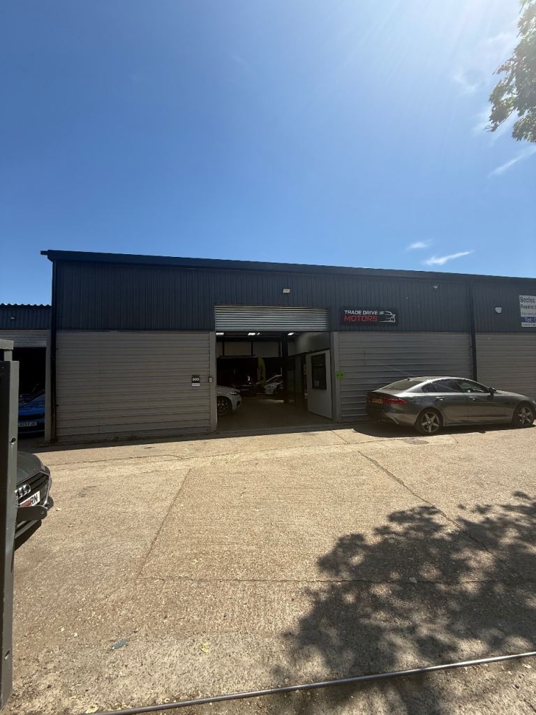 Prime Commercial Unit – Ideal for a Car Sales Showroom